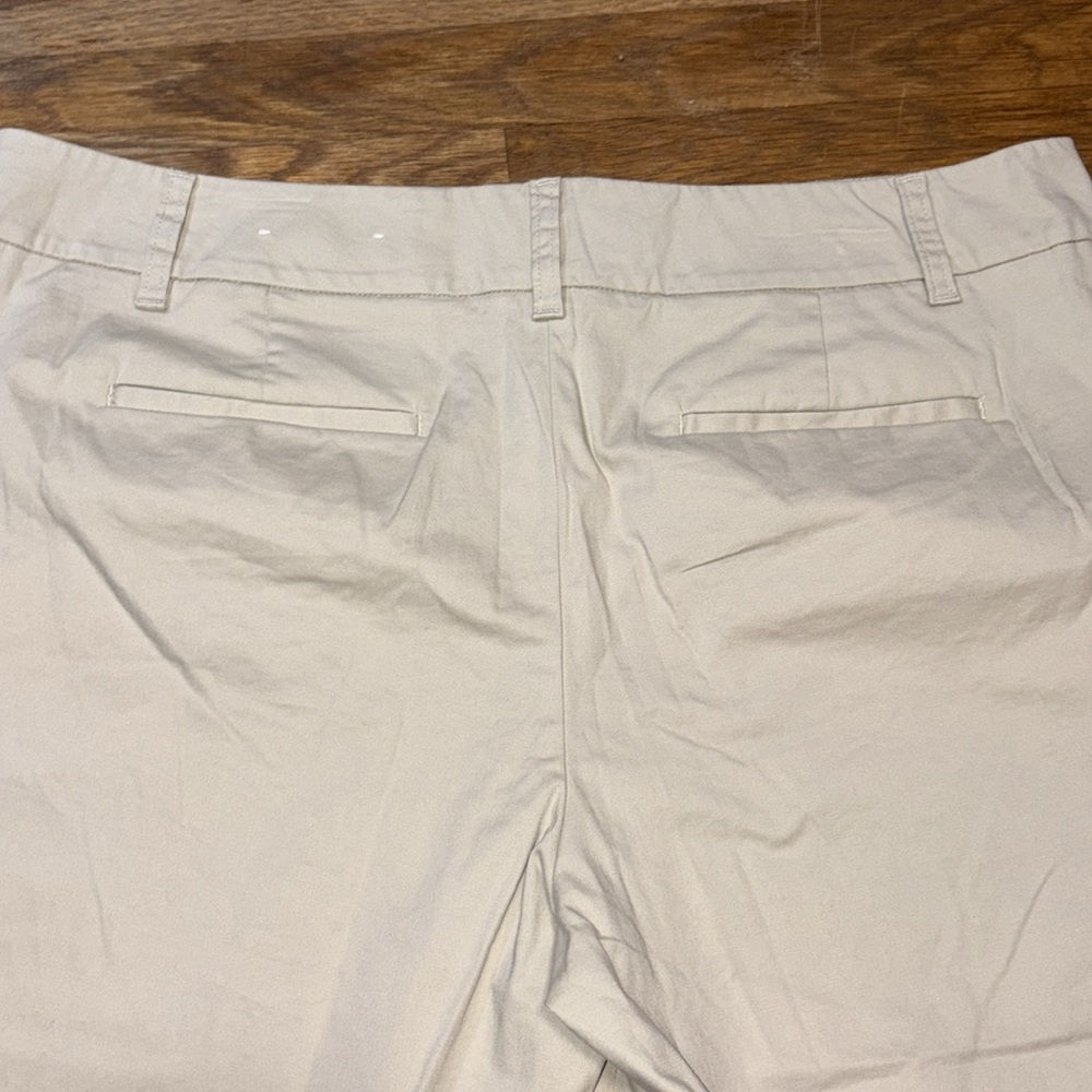 ANN TAYLOR FACTORY khaki shorts - Picture 5 of 8